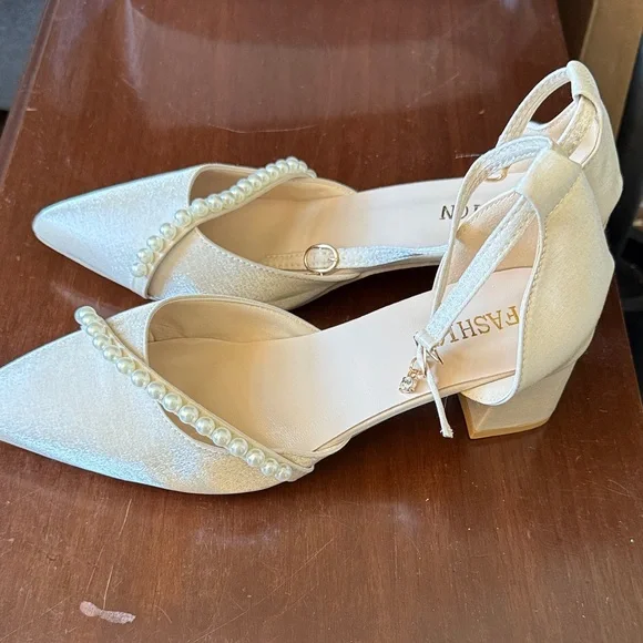 Women's Cream Heels with Pearl Detail - Picture 2 of 4